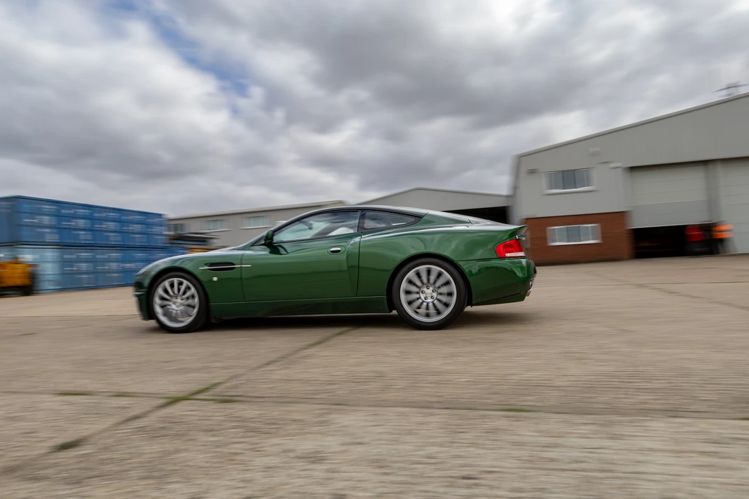2001 Aston Martin Vanquish 1st Gen - Image 16 of 31
