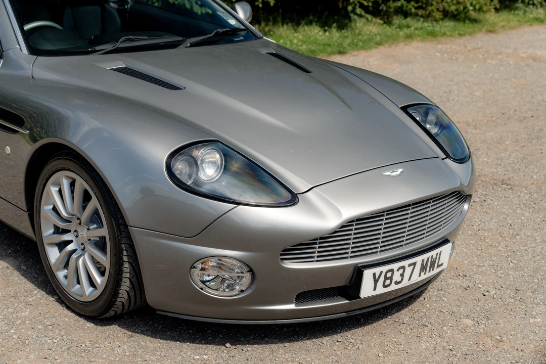 2001 Aston Martin Vanquish 1st Gen - Image 10 of 31