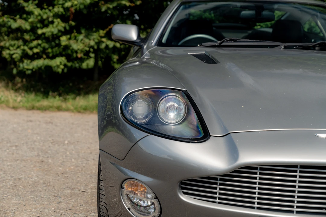 2001 Aston Martin Vanquish 1st Gen - Image 12 of 31