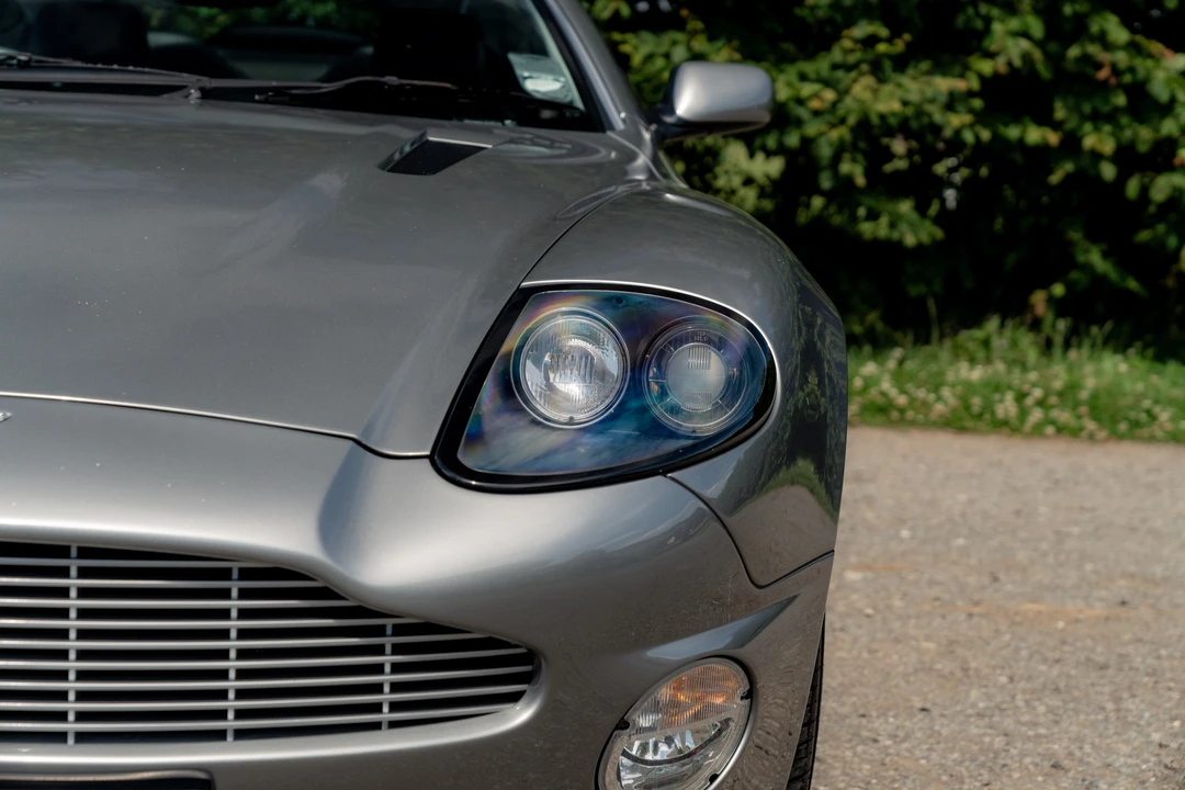 2001 Aston Martin Vanquish 1st Gen - Image 16 of 31