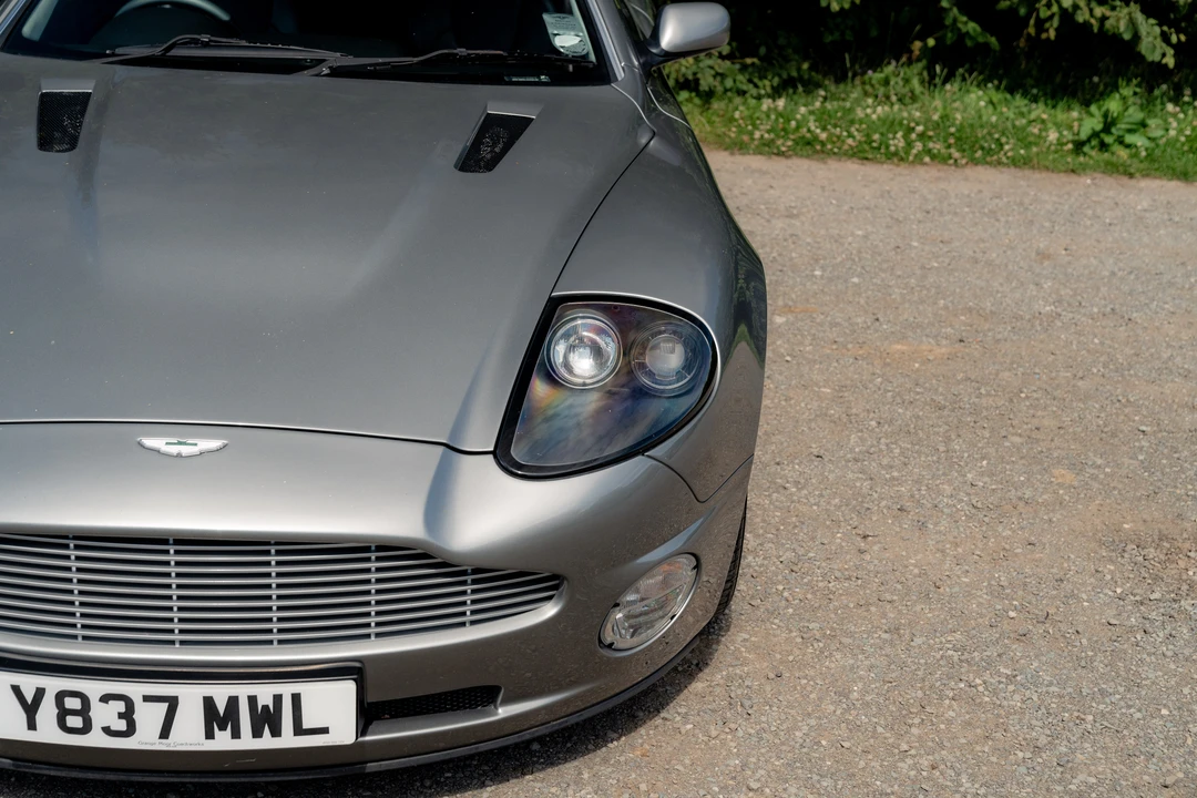 2001 Aston Martin Vanquish 1st Gen - Image 17 of 31
