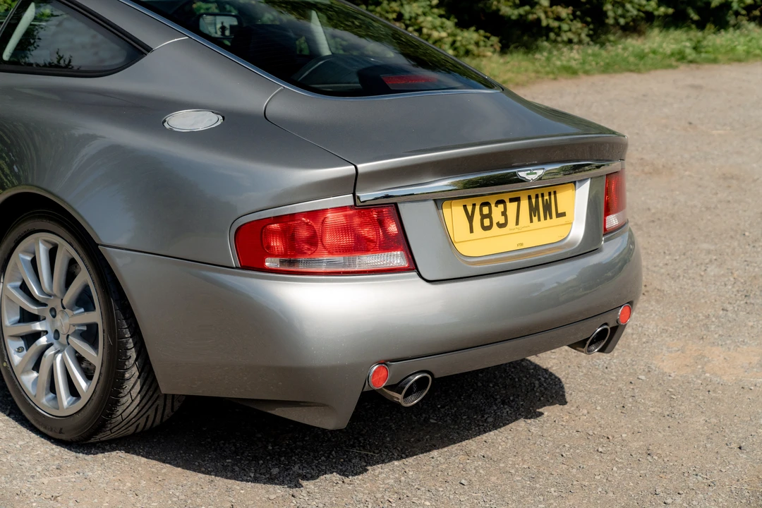 2001 Aston Martin Vanquish 1st Gen - Image 29 of 31