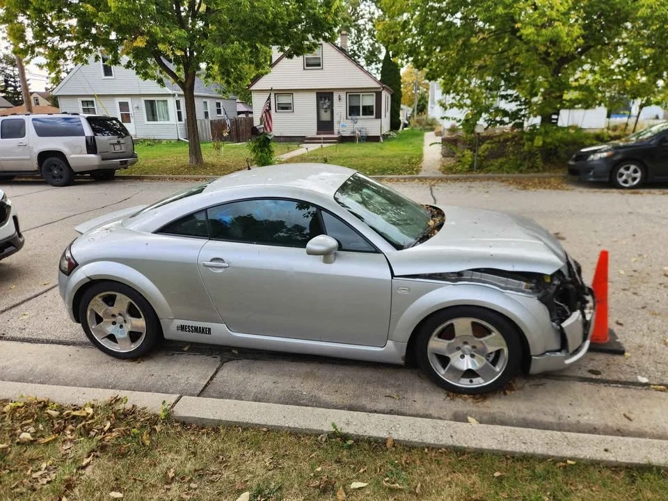2001 Audi Coupe & Cabriolet - Image 2 of 4