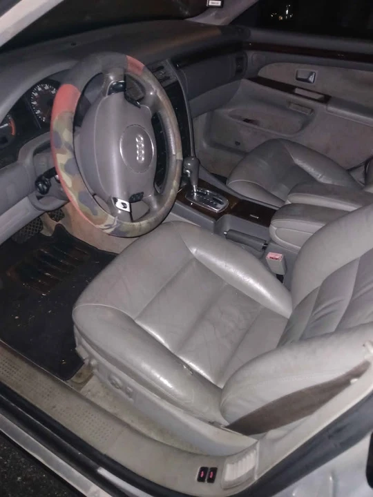 2001 Audi D2 A8 - Image 2 of 4