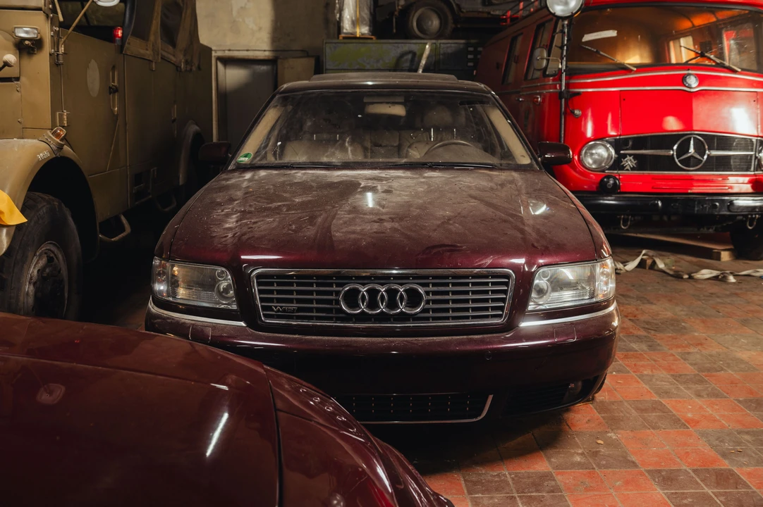 2001 Audi D2 A8 - Image 3 of 24