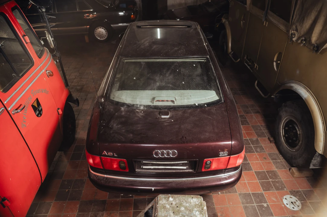 2001 Audi D2 A8 - Image 4 of 24