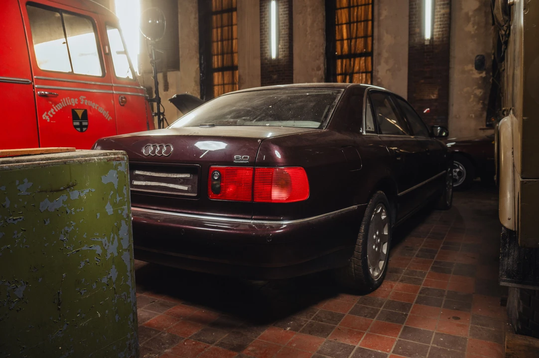 2001 Audi D2 A8 - Image 2 of 24