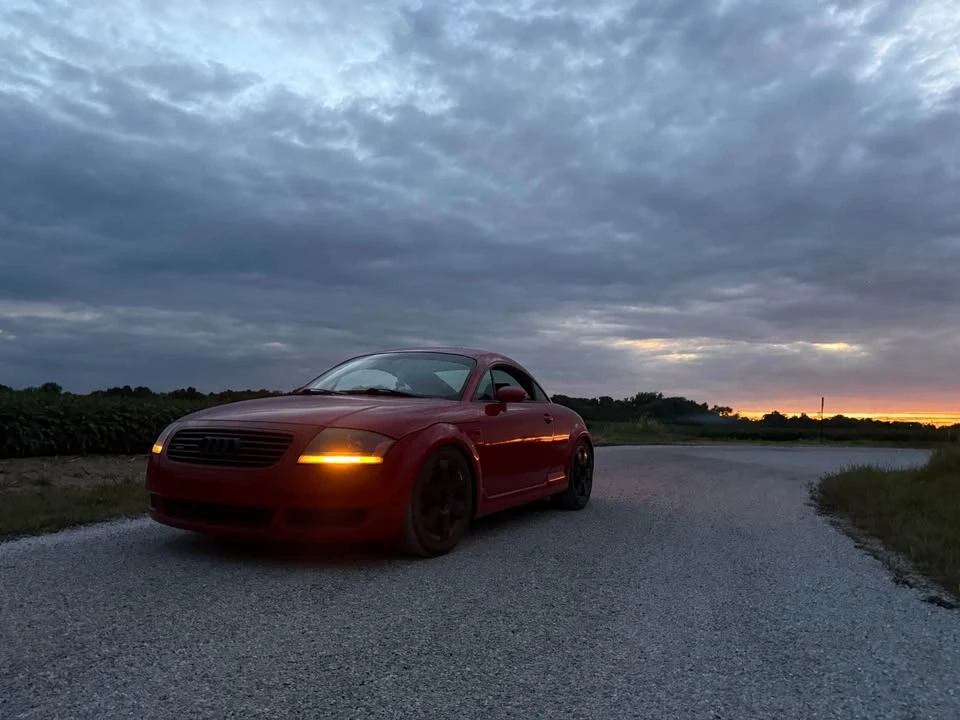 2001 Audi Coupe & Cabriolet - Image 2 of 4