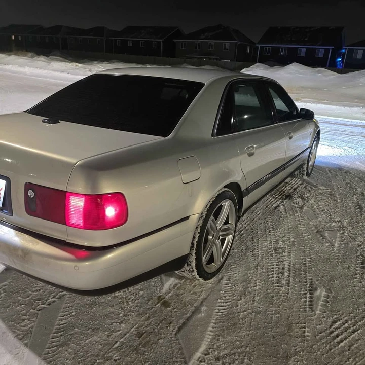 2001 Audi D2 A8 - Image 4 of 9