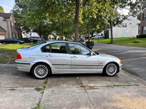 2001 BMW 3 Series 325i Sedan 4D