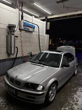 2001 BMW 3 Series 325i Sedan 4D