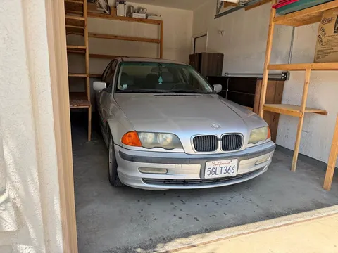 2001 BMW 3 Series 325i Sedan 4D