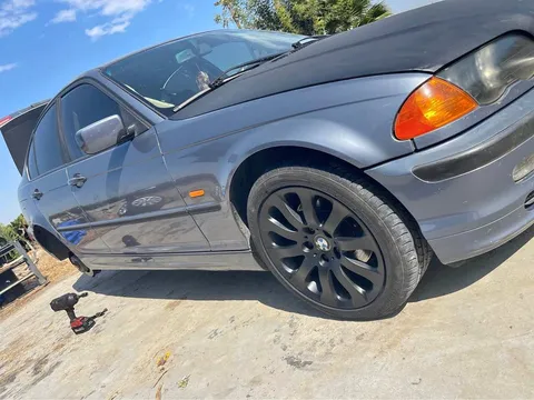 2001 BMW 3 Series 325i Sedan