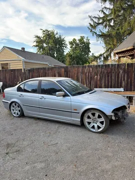 2001 BMW 3 Series 325i Sedan 4D