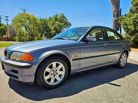 2001 BMW 3 Series 325i Sedan 4D