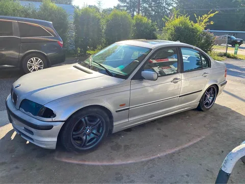 2001 BMW 3 Series 325i Sedan 4D