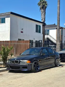 2001 BMW 3 Series 325i Sedan 4D