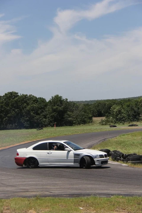 2001 BMW E46 330i & 330Ci - Image 2 of 5