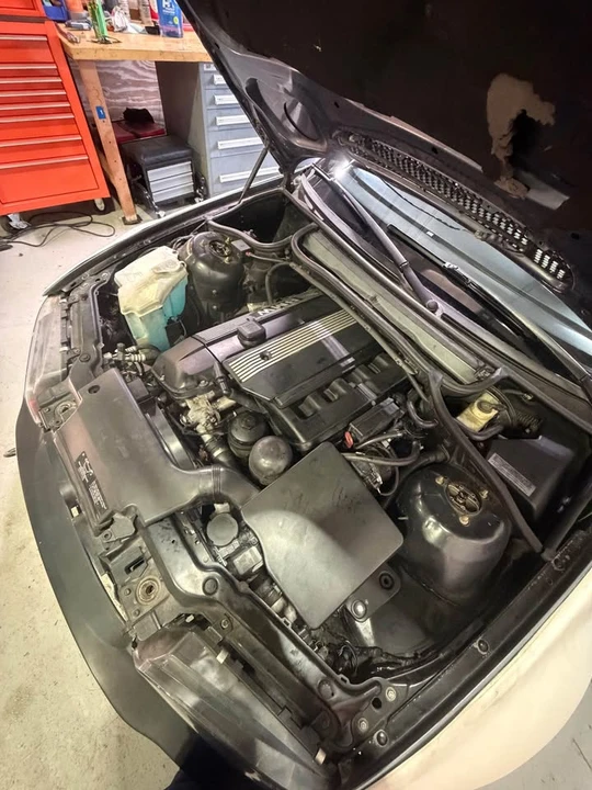 2001 BMW E46 330i & 330Ci - Image 5 of 13