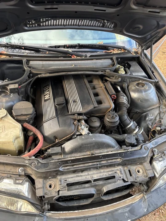 2001 BMW E46 330i & 330Ci - Image 9 of 10