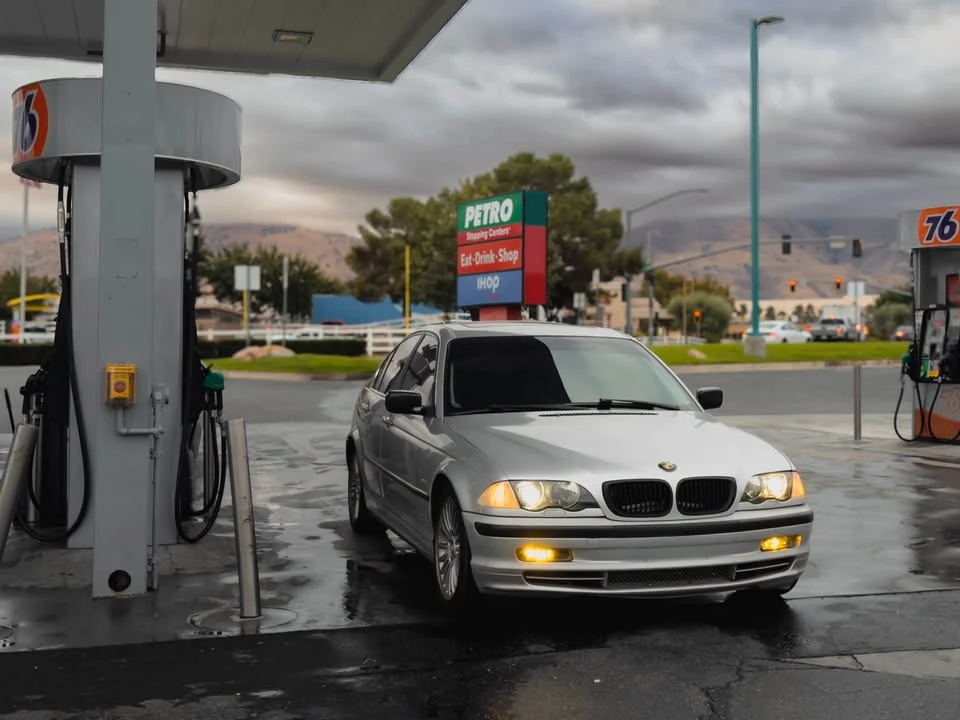 2001 BMW E46 330i & 330Ci - Image 2 of 12