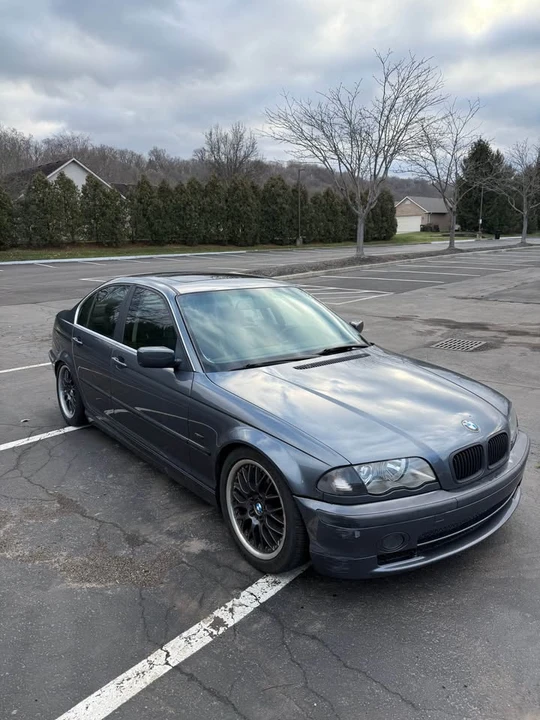 2001 BMW E46 330i & 330Ci - Image 2 of 7