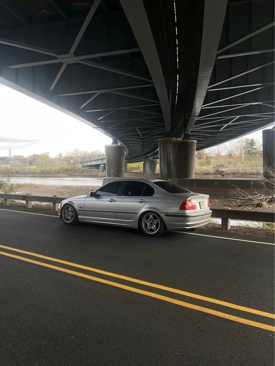 2001 BMW E46 330i & 330Ci - Image 2 of 4