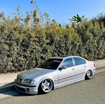 2001 BMW 3 Series 330i Sedan 4D