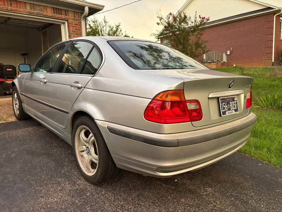 2001 BMW E46 330i & 330Ci - Image 2 of 4