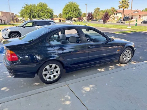 2001 BMW 3 Series 325i Sedan