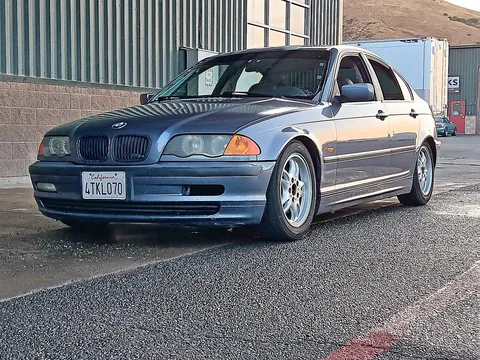 2001 BMW 325i Sedan
