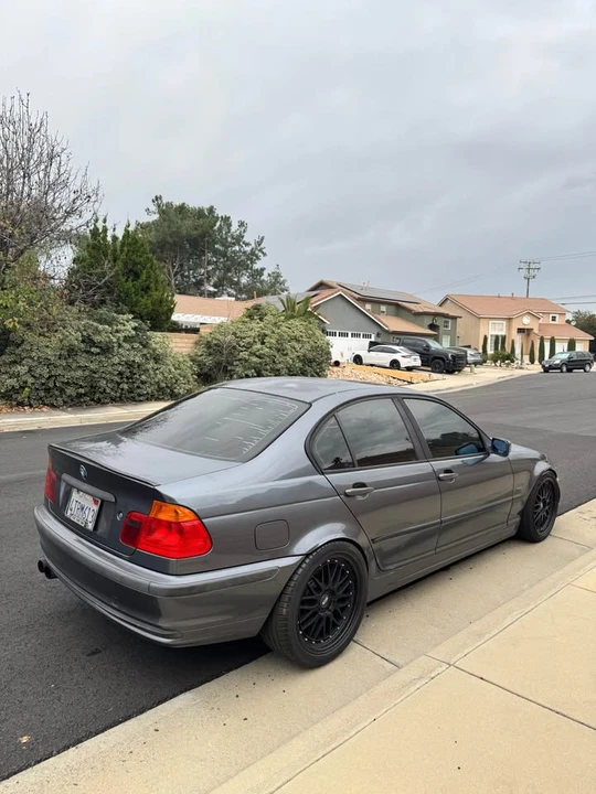 2001 BMW E46 330i & 330Ci - Image 3 of 9