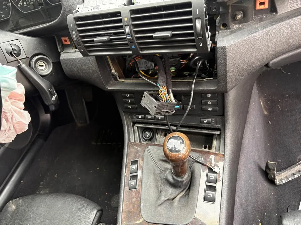 2001 BMW E46 330i & 330Ci - Image 8 of 10