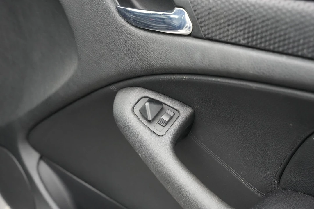 2001 BMW E46 330i & 330Ci - Image 27 of 30
