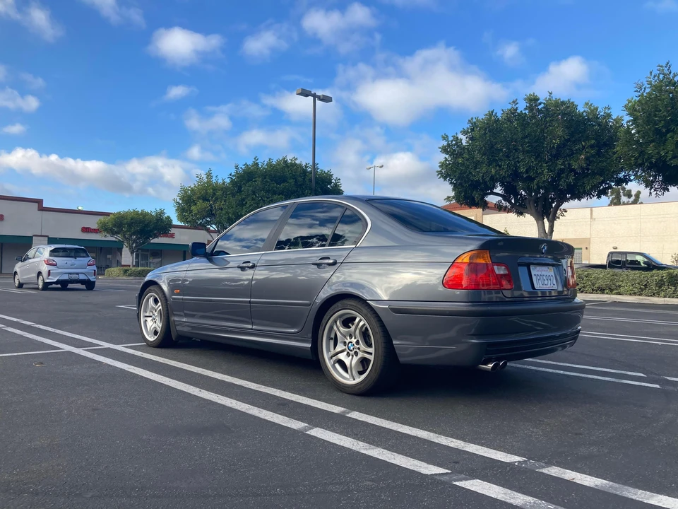 2001 BMW E46 330i & 330Ci - Image 8 of 31