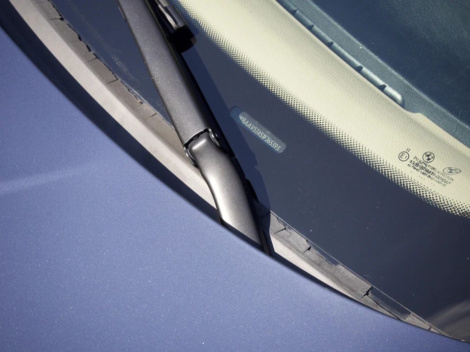 2001 BMW E46 330i & 330Ci - Image 21 of 31