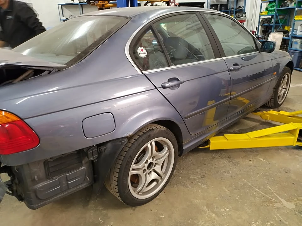 2001 BMW E46 330i & 330Ci - Image 2 of 5