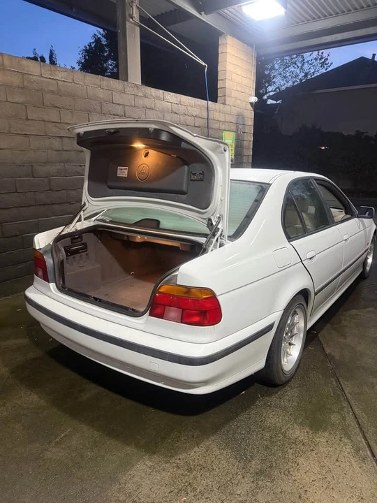 2001 BMW E39 540i - Image 9 of 17