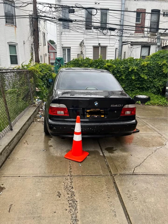 2001 BMW E39 540i - Image 2 of 4