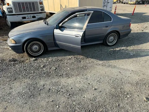 2001 BMW 525i