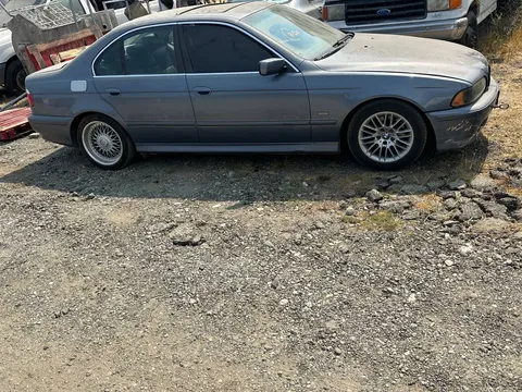 2001 BMW 525i