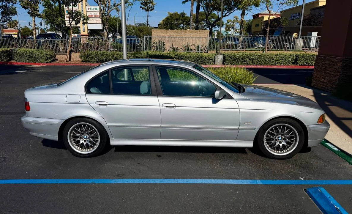 2001 BMW E39 5 Series - Image 2 of 3