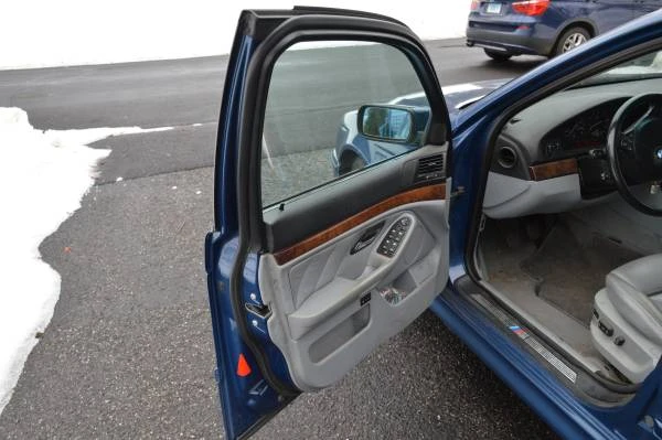 2001 BMW E39 540i - Image 10 of 21
