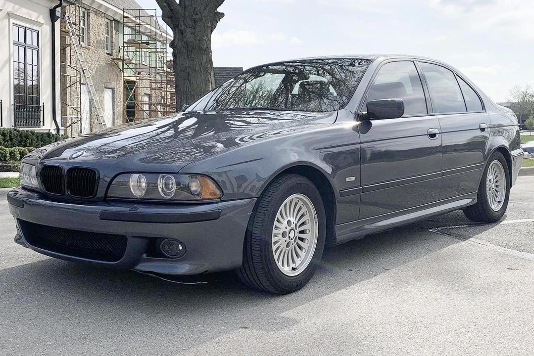 2001 BMW E39 540i - Image 2 of 7
