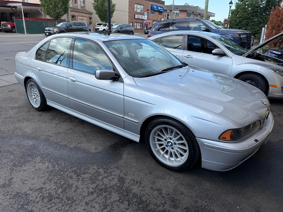 2001 BMW E39 540i - Image 10 of 31