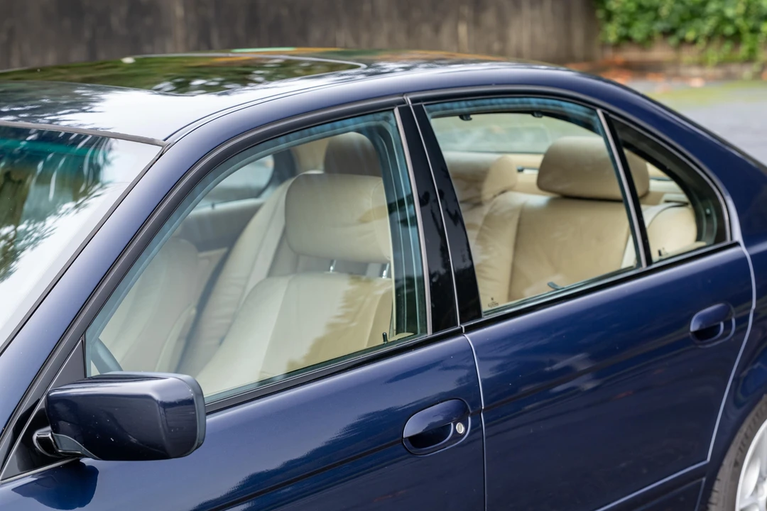 2001 BMW E39 540i - Image 16 of 31