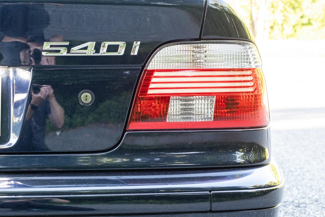 2001 BMW E39 540i - Image 17 of 31