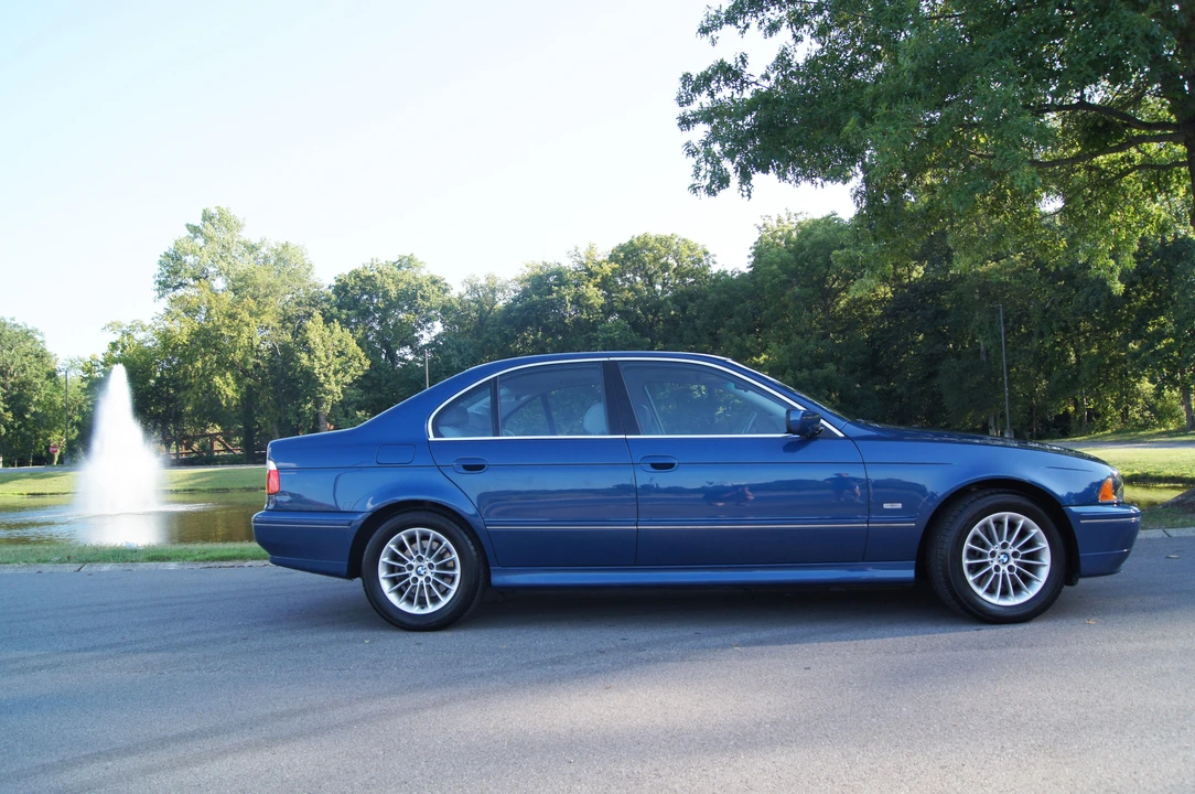 2001 BMW E39 540i - Image 11 of 31