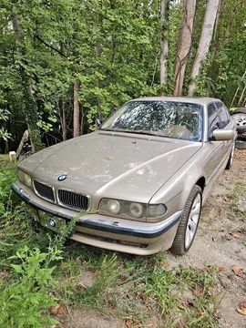 2001 BMW 7 Series 740iL Sedan 4D
