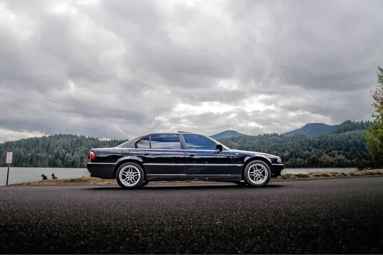 2001 BMW 7 Series 740iL Sedan 4D